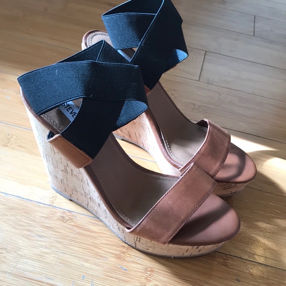 Steve Madden Tan and Black Wedges! New!